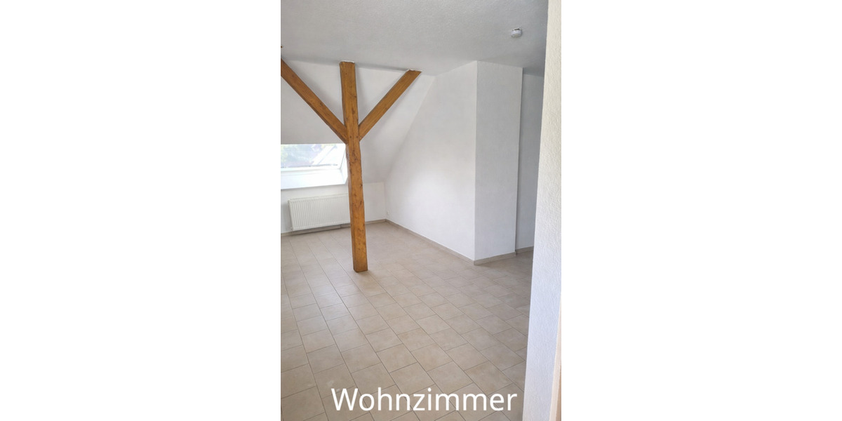 2-Zimmer-Dachgeschosswohnung mit EBK & Stellplatz in Halle (West 2 zimmer