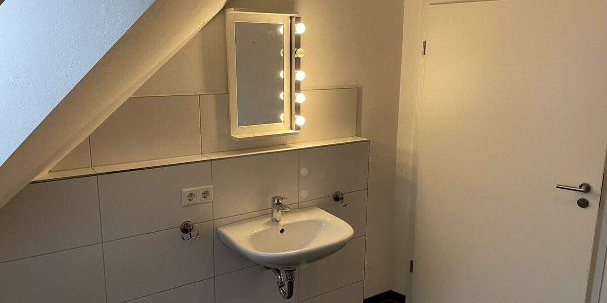 Zentrale und schicke Altbauwohnung | ca. 95 m² | 2 ZKB | Halle (Westf.) 2 zimmer