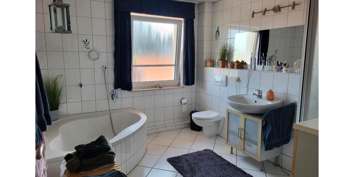 Reihenhaus Leopoldshöhe - 6 Zimmer, 150 m&sup2;, 450.000&euro; | Angebot:27079092