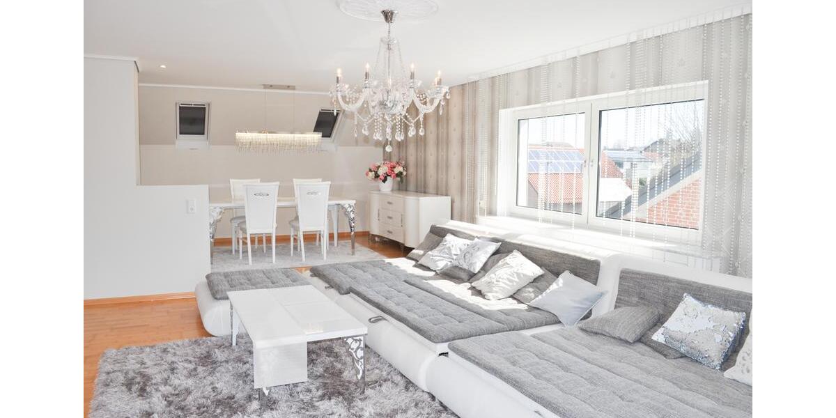 Helle Dachgeschosswohnung mit 88 m², Loggia & Parkplatz – Ihr neues Zuhause! 2.5 zimmer