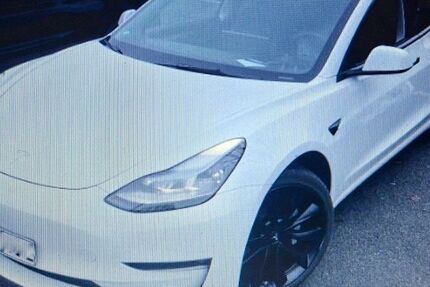 Tesla Model 3 91.000 km 27.999 € Detmold 32758