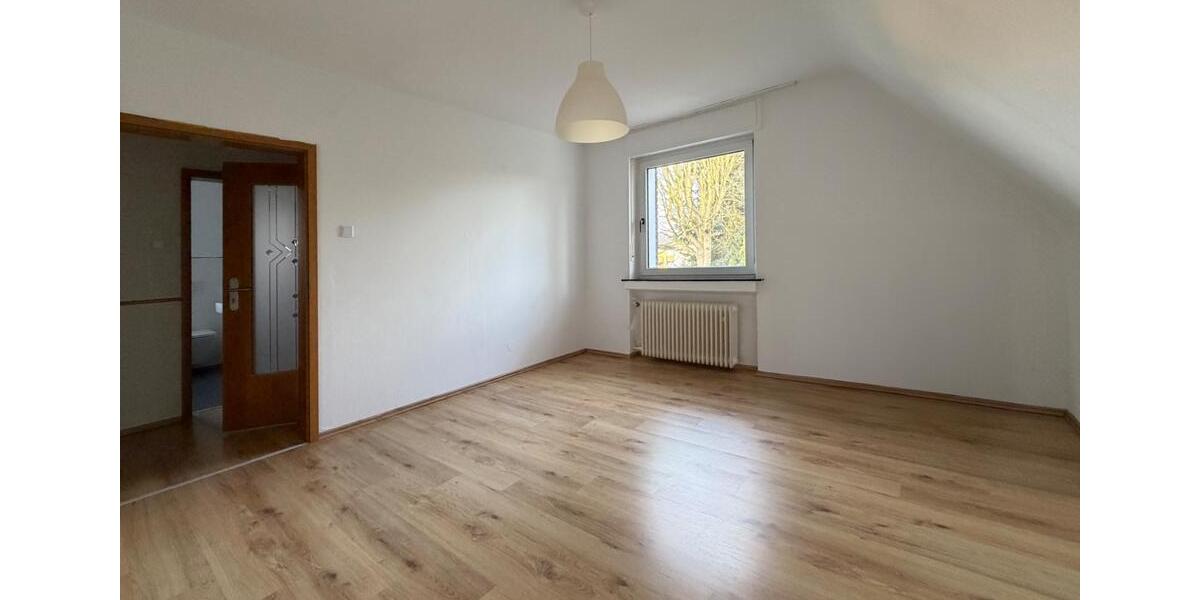 GT SW: Helle 3-Zimmer-Wohnung mit Balkon, neuem Bad & Stellplatz 3 zimmer