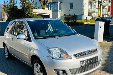 Ford Fiesta 173.000 km 2.300 &euro; Bielefeld 33647
