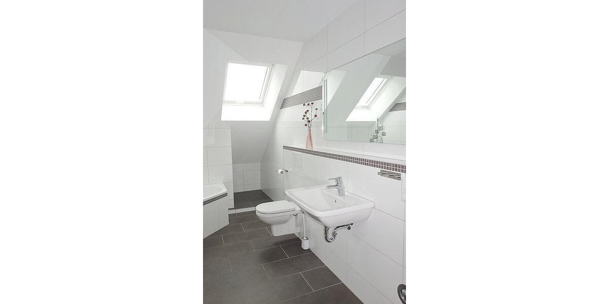 Dachgeschoßwohnung Enger - 4 Zimmer, 104 m&sup2;, 890&euro; | Angebot:25421736