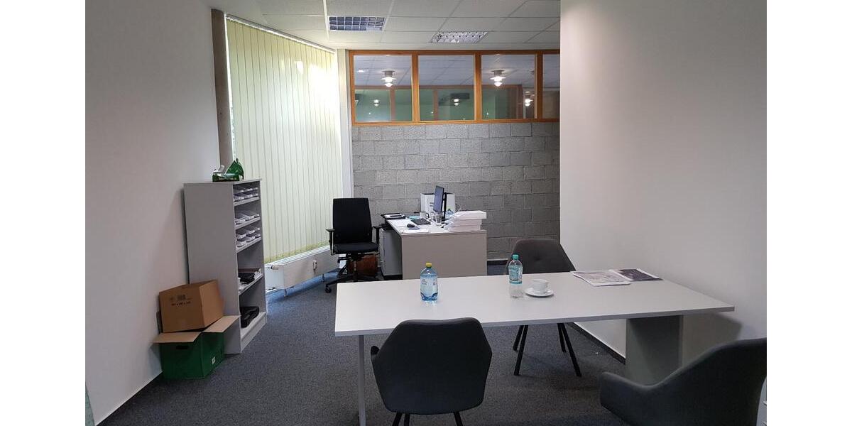 GILDE-Forum Detmold: 122 m² Büro, perfekt aufgeteilt u. mit eigener Zufahrt zimmer