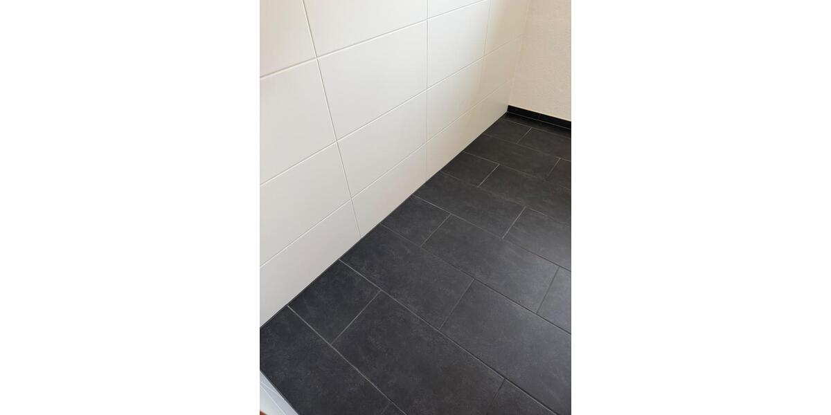 GT SW: Helle 3-Zimmer-Wohnung mit Balkon, neuem Bad & Stellplatz 3 zimmer