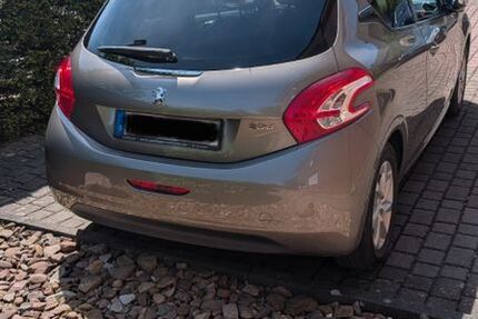 Peugeot 208 90.000 km 5.000 &euro; Löhne 32584