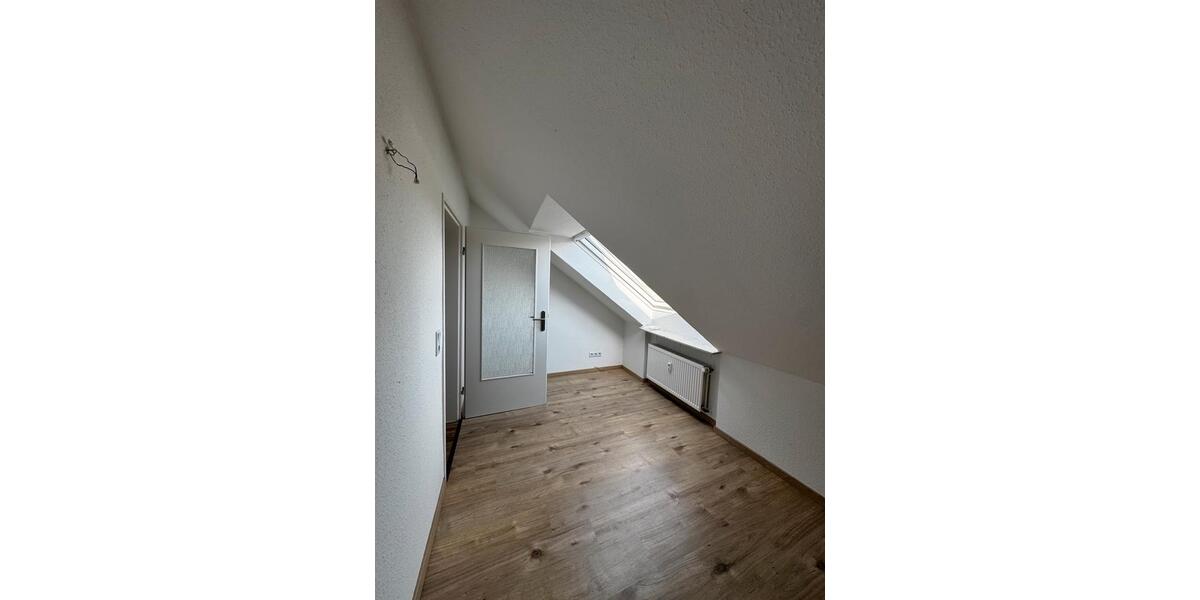 Dachgeschoßwohnung Bielefeld Schildesche - 4 Zimmer, 94 m&sup2;, 895&euro; | Angebot:25723694