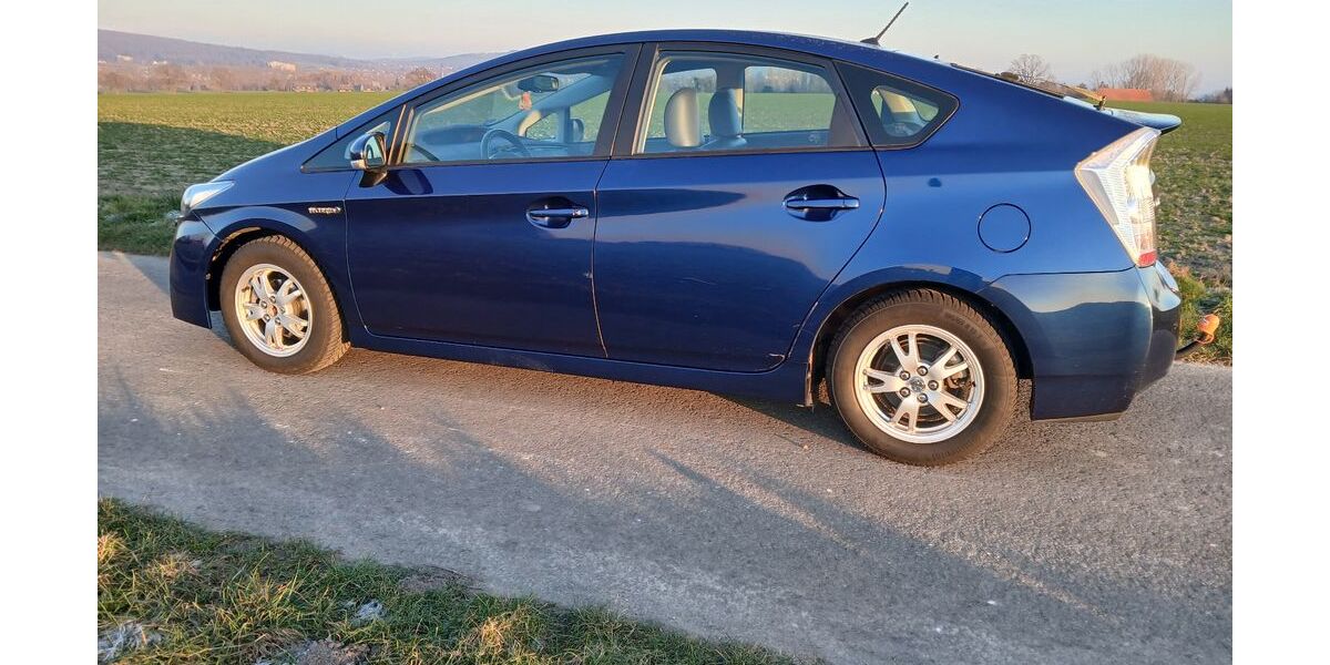 Toyota Prius 138.700 km 8.900 &euro; Bad Salzuflen 32107