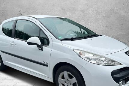 Peugeot 207 160.000 km 2.499 € Detmold 32758