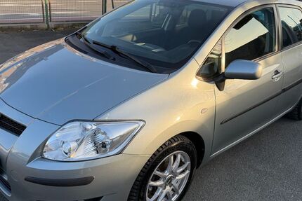 Toyota Auris 102.000 km 5.999 &euro; Bielefeld 33607