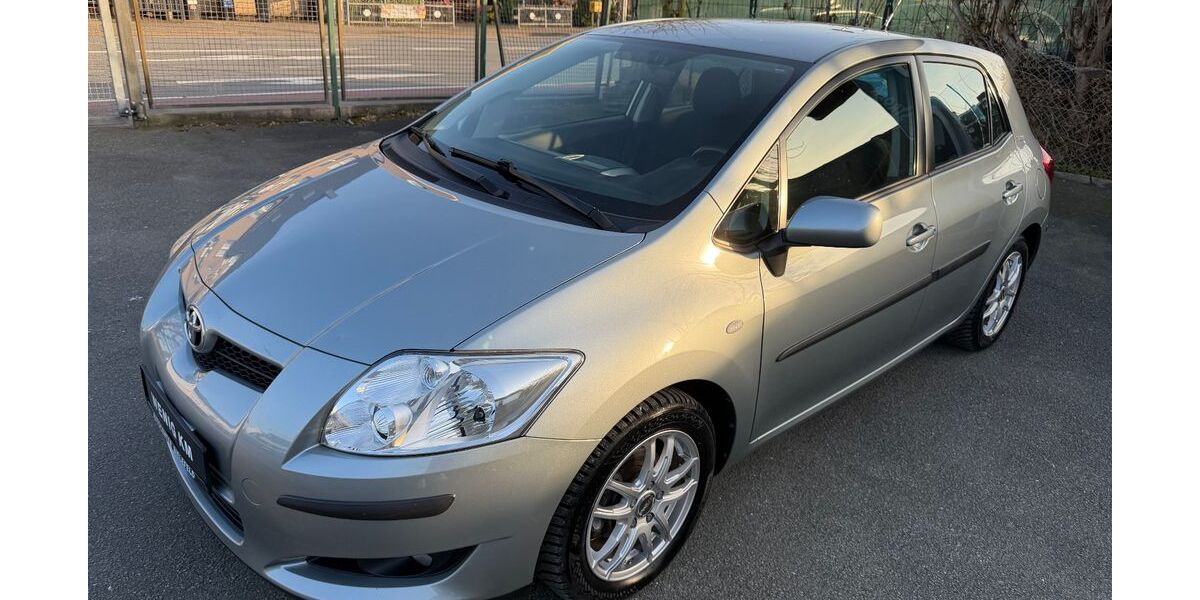 Toyota Auris 102.000 km 5.999 &euro; Bielefeld 33607
