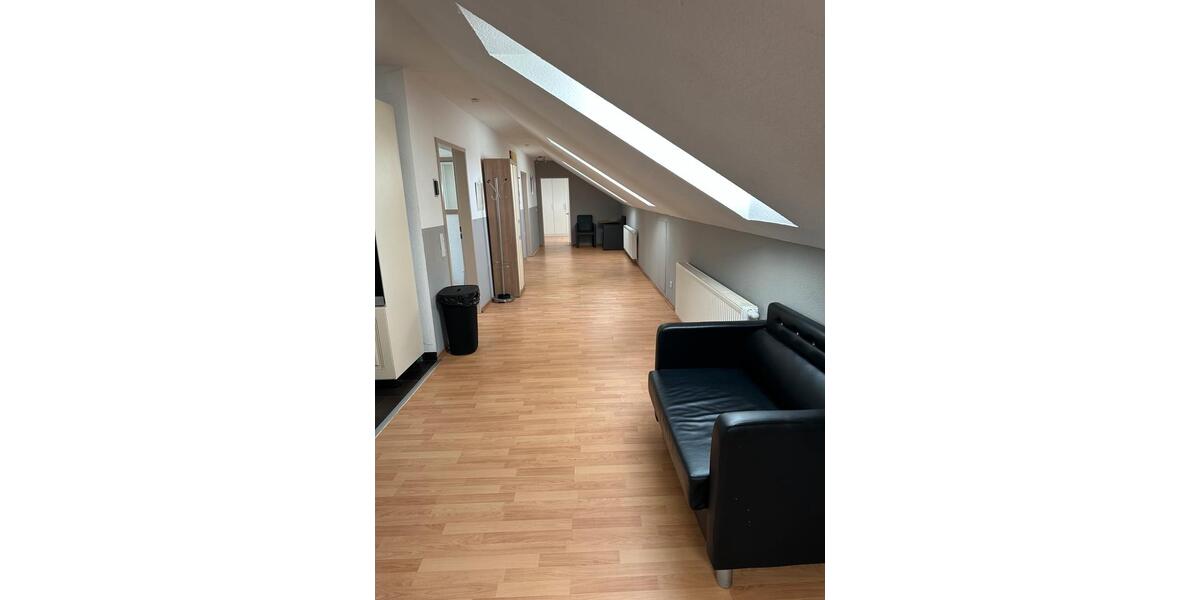 Dachgeschoßwohnung Löhne - 3 Zimmer, 100 m&sup2;, 20&euro; | Angebot:25404258