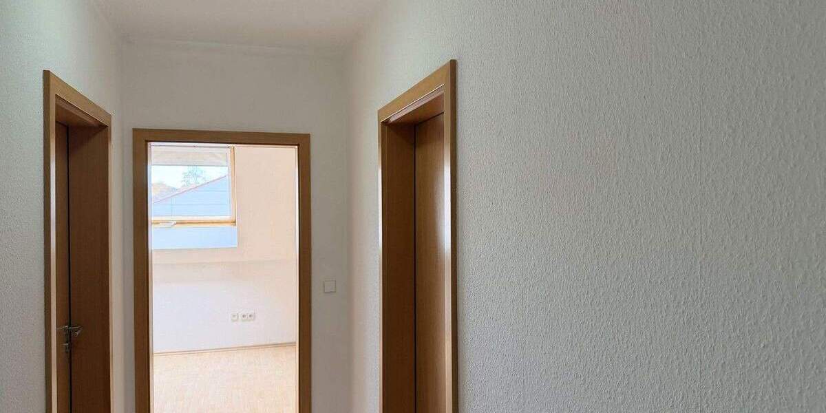 Gepflegete 3 Zimmer-Wohnung, mit offener Küche Dachgeschosswohnung (Fahrstuhl) in Schloß Holte-Stk. 3 zimmer