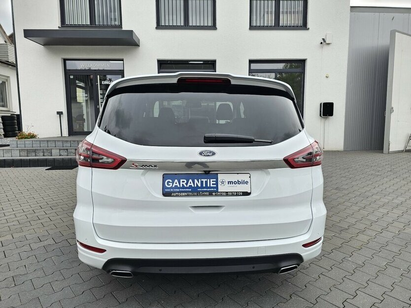 S-Max 2.0 Titanium 7-Sitzer NAVI AHK RFK PANO
