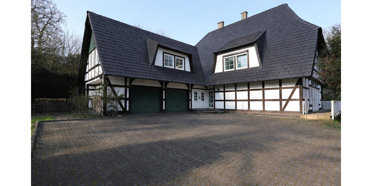 Exklusive Villa mit Wellnessbereich, Pool & großem Grundstück (inkl. Renovierung und neuem Dach) - Villa Hüllhorst | Angebot:26002980