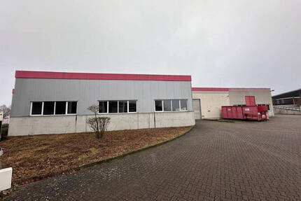 Produktions- und Lagerhalle