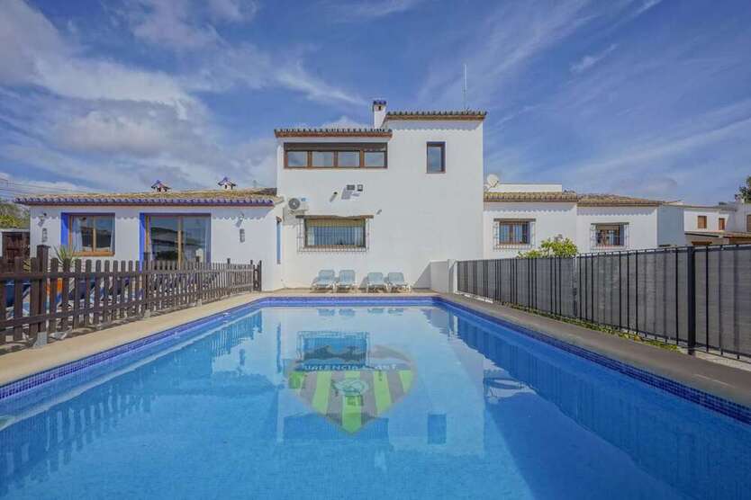 Haus zum Kaufen in Teulada 1.500.000 € 755 m²