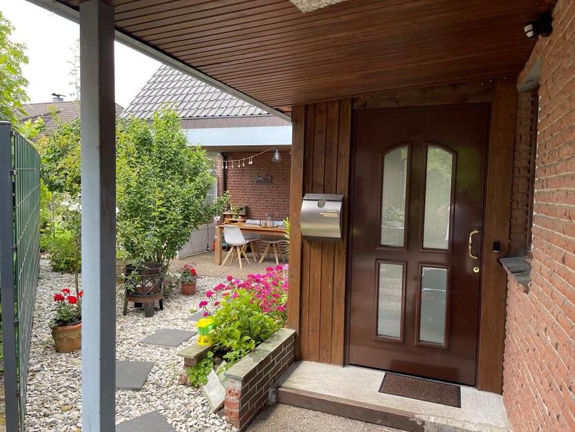 Freistehendes Einfamilienhaus mit großem Garten in sennestadt