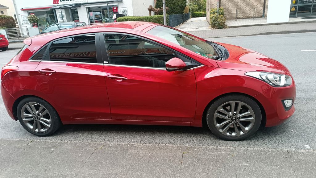 Hyundai i30 152.000 km 7.900 &euro; Detmold 32756