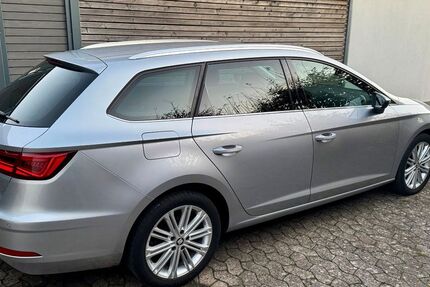 Seat Leon 81.556 km 16.999 € Detmold 32760