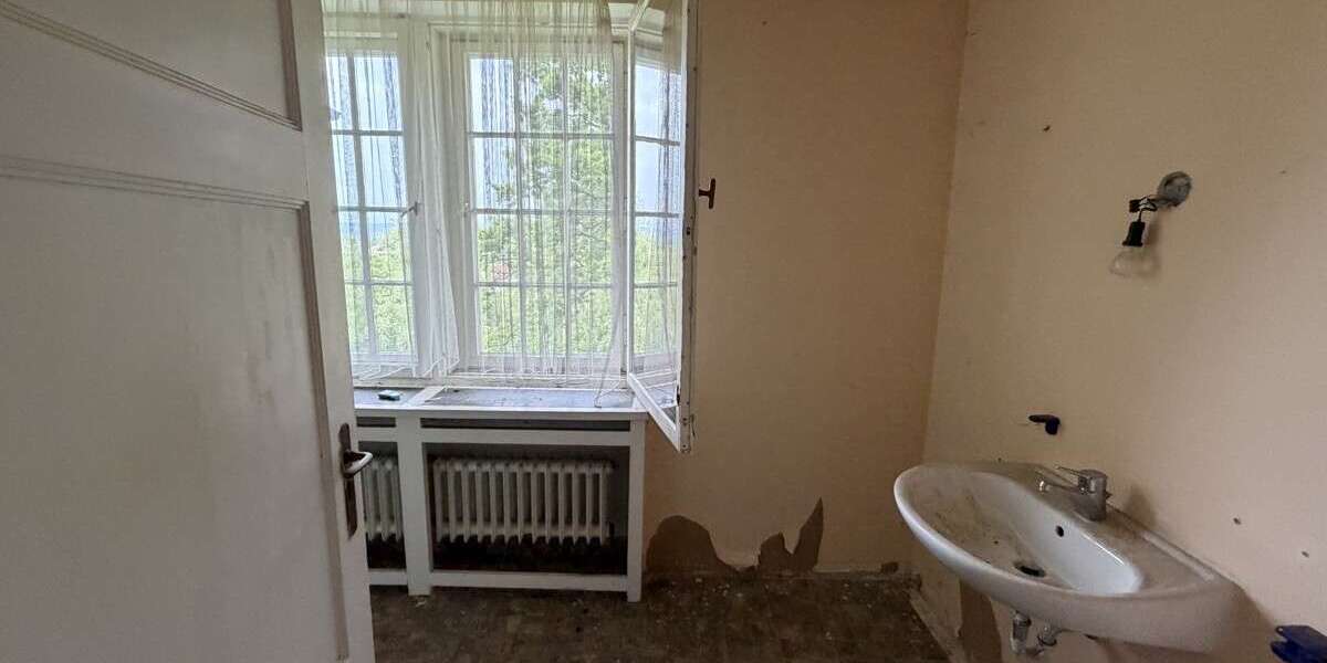 Denkmalgeschützte Fabrikantenvilla an der Weser Parkgrundstück mit drei zusätzlichen Bauplätzen - Villa Vlotho | Angebot:27254373