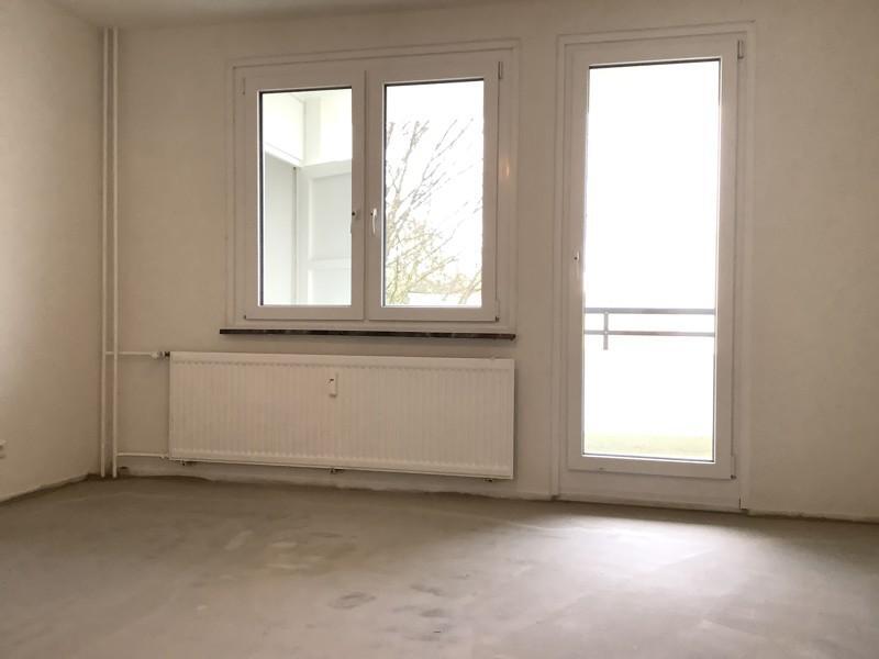 Teilsanierte und helle 3 Zimmer-Wohnung mit Balkon zimmer