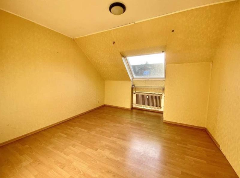 Dachgeschoßwohnung Halle - 3 Zimmer, 74 m&sup2;, 135.000&euro; | Angebot:24828250