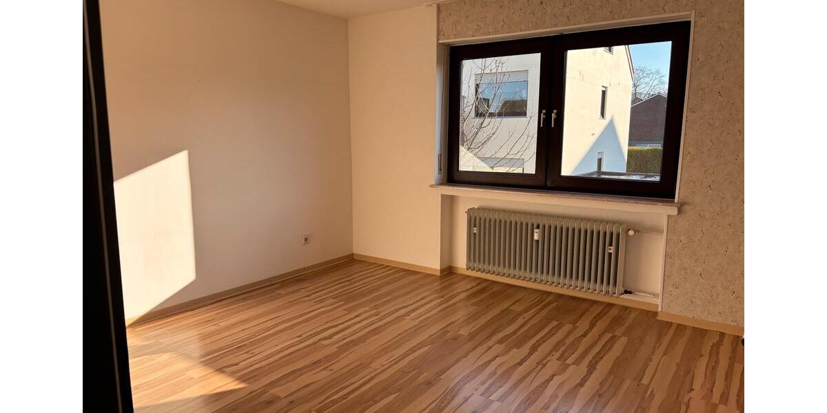 Etagenwohnung Lage - 3 Zimmer, 74 m&sup2;, 750&euro; | Angebot:25751618