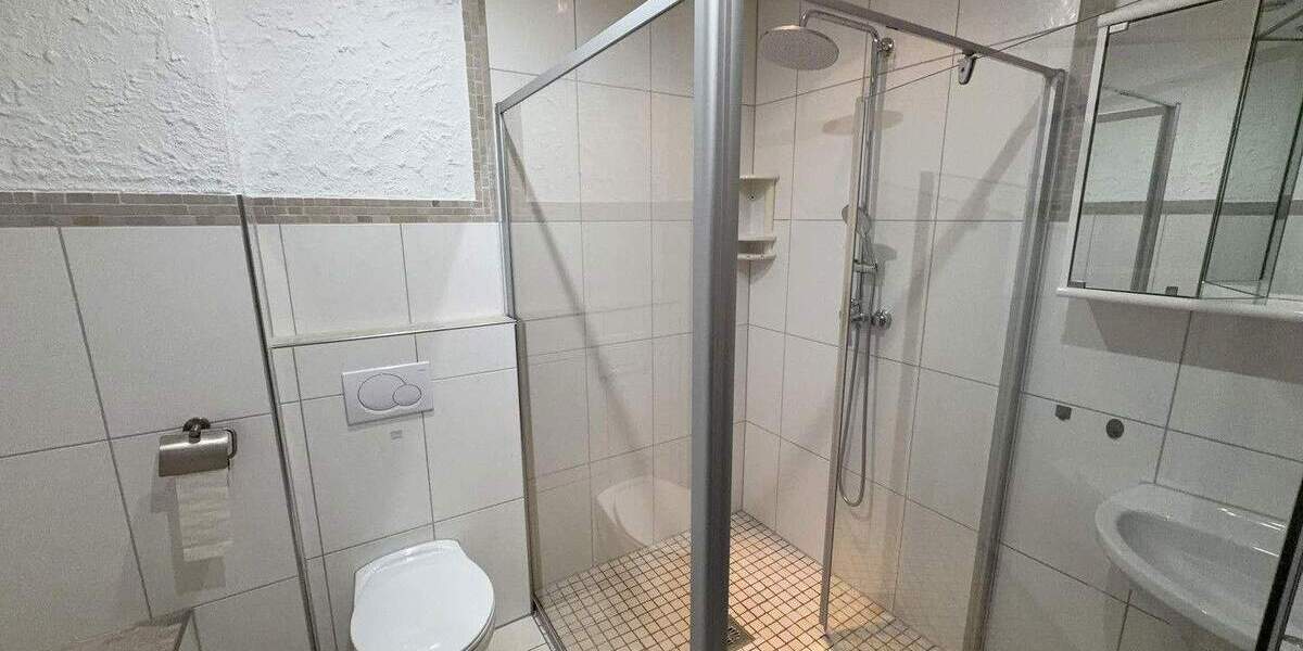 Gepflegete 3 Zimmer-Wohnung, mit offener Küche Dachgeschosswohnung (Fahrstuhl) in Schloß Holte-Stk. 3 zimmer