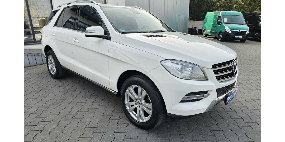 Mercedes-Benz ML 250 CDI 4Matic LEDER NAVI RFK AHK AUS 2.HAND 167.800 km 21.990 &euro; Löhne 32584