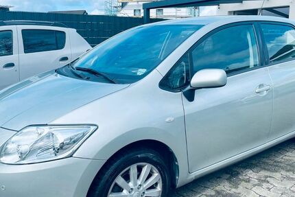 Toyota Auris 68.000 km 6.950 &euro; Bielefeld 33659