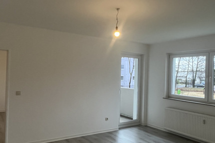 !!Schnell sein!! *Frisch renoviert* Helle 2-Zimmerwohnung mit BALKON**im ERDGESCHOSS 2 zimmer