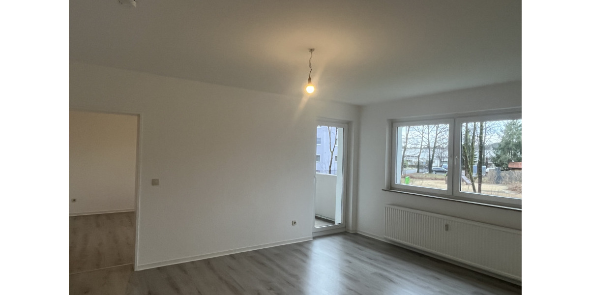 !!Schnell sein!! *Frisch renoviert* Helle 2-Zimmerwohnung mit BALKON**im ERDGESCHOSS 2 zimmer