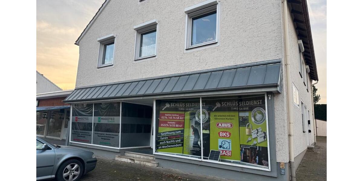 ZU VERMIETEN LADENLOKAL in BündeDünne zimmer