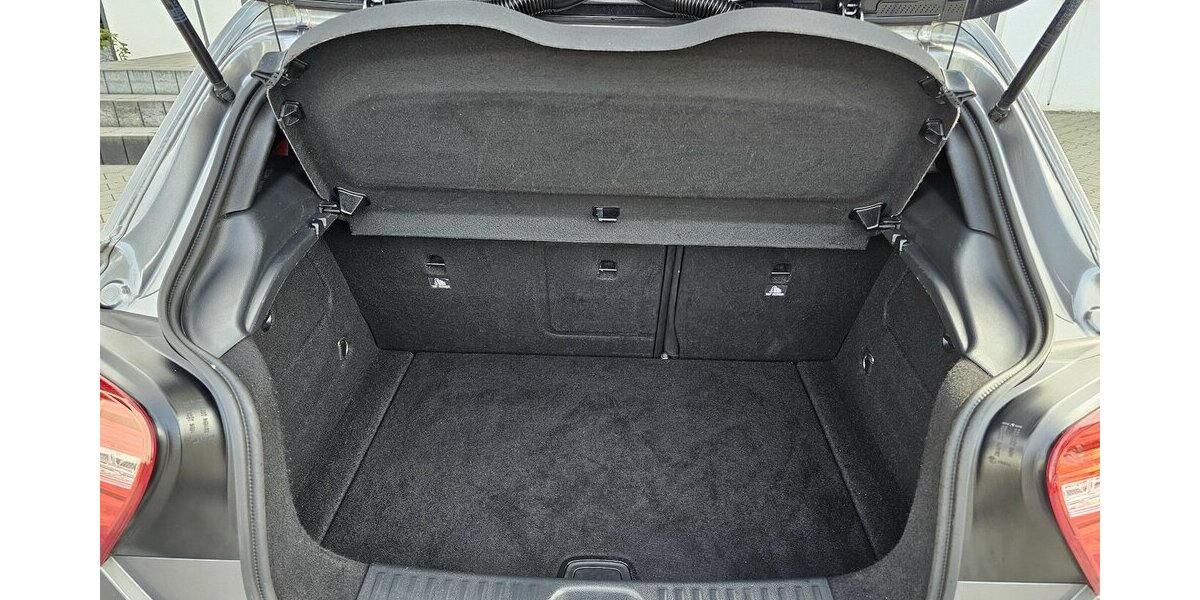 Mercedes-Benz A 250 AMG Sportpaket Alcantara RFK NAVI 2.HAND 58.120 km 21.990 &euro; Löhne 32584