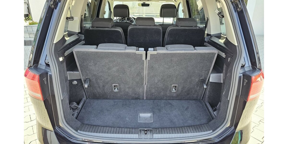 VW Touran 1.4 TSI Allstar 7-Sitzer NAVI RFK LED ACC 98.941 km 19.750 &euro; Löhne 32584