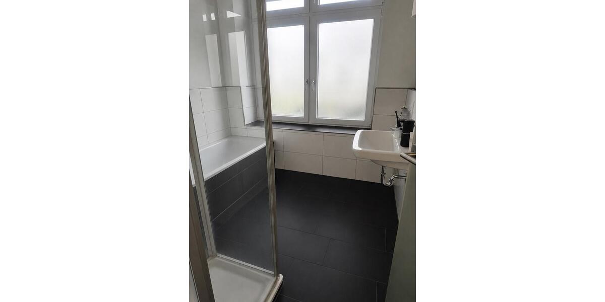 Etagenwohnung Lage - 4 Zimmer, 138 m&sup2;, 1.300&euro; | Angebot:26464572