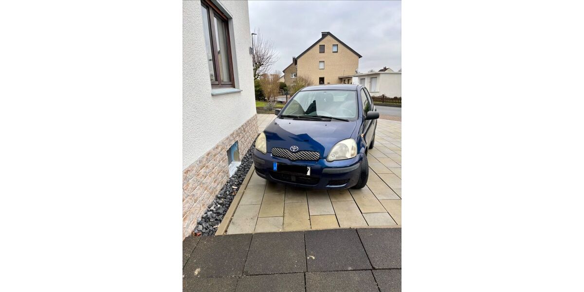 Toyota Yaris 270.000 km 2.200 &euro; Bad Salzuflen 32107