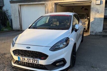 Ford Fiesta 76.894 km 13.000 &euro; Detmold 32756