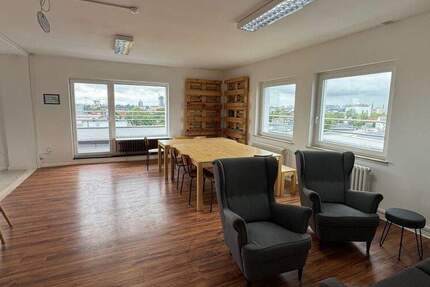 Bürofläche zum Wohlfühlen: mit Küche, WC und Dachterrasse