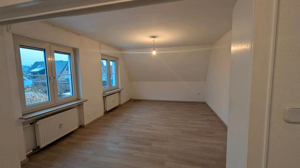 3-Zimmer-Wohnung - Balkon & Küche - Zweifamilienhaus 3 zimmer