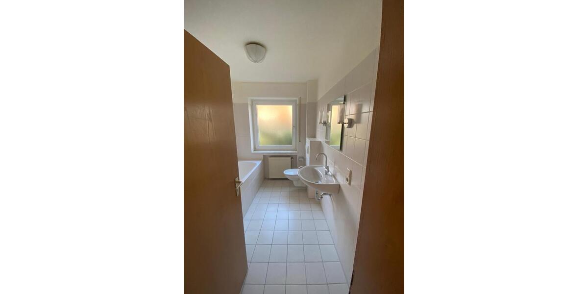 Erdgeschoßwohnung Halle - 2 Zimmer, 60 m&sup2;, 600&euro; | Angebot:25374955