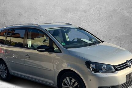 VW Touran 153.000 km 8.800 € Detmold 32758