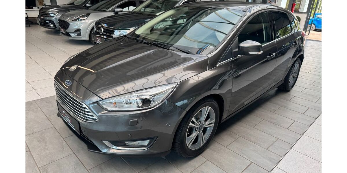 Ford Focus 118.000 km 7.900 &euro; Detmold 32758