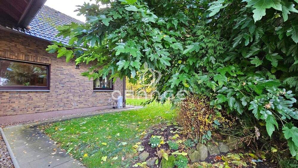 ***Großzügiges Zweifamilienhaus mit ca. 12.000 m² Traumgrundstück*** 1 zimmer