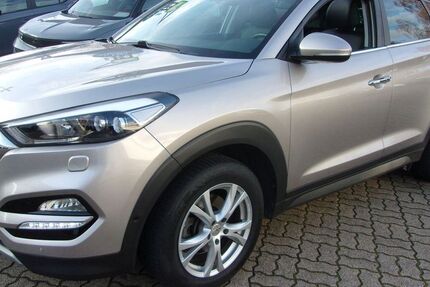 Hyundai TUCSON 77.300 km 17.750 € Herford 32051