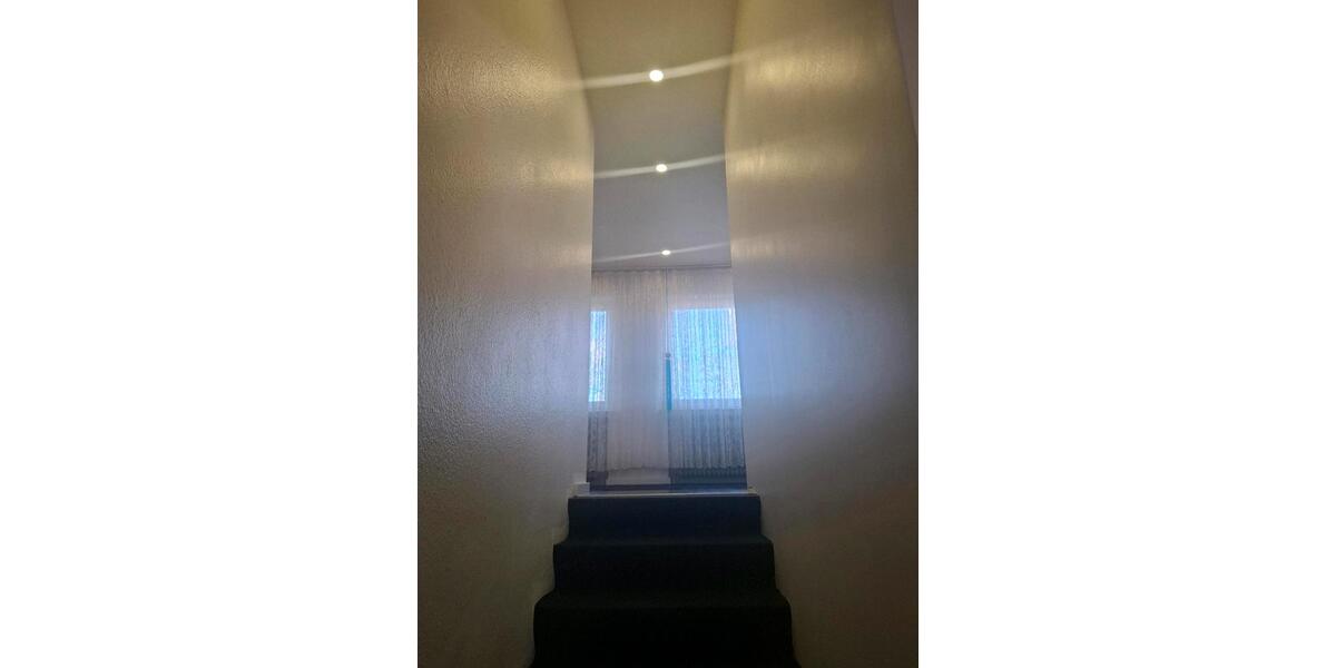 Reihenhaus Detmold - 6 Zimmer, 178 m&sup2;, 360.000&euro; | Angebot:25164736