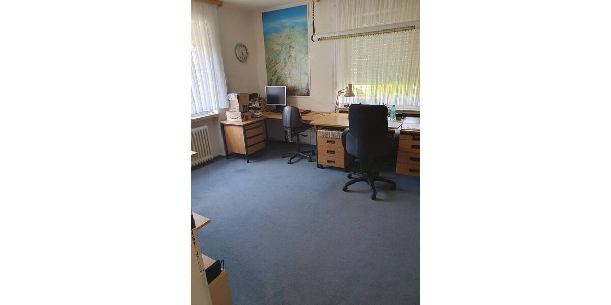 Frühjahrsangebot. Einfamilien-Wohnhaus mit Einliegerwohnung u. Garagengebäude mit Carport in Detmold 1 zimmer