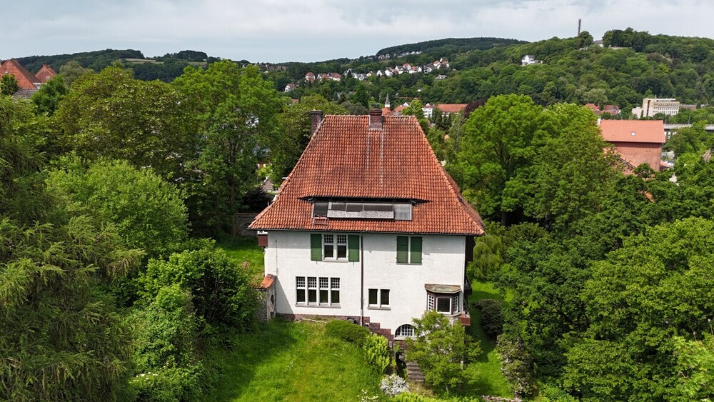 Denkmalgeschützte Fabrikantenvilla an der Weser – Parkgrundstück mit drei zusätzlichen Bauplätzen - Mehrfamilienhaus, Wohnhaus Vlotho | Angebot:26857223